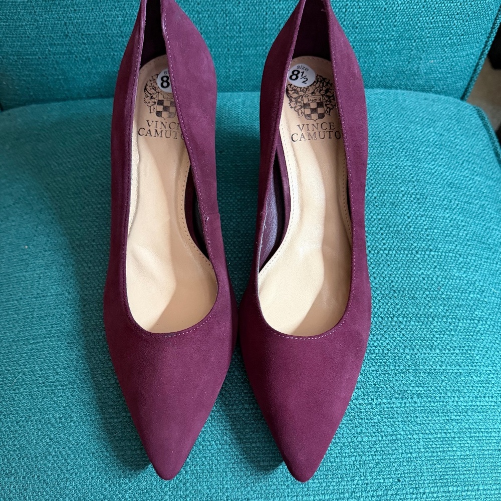 NWT - Size 8.5 Vince Camuto Cranberry Shoes (Heels)